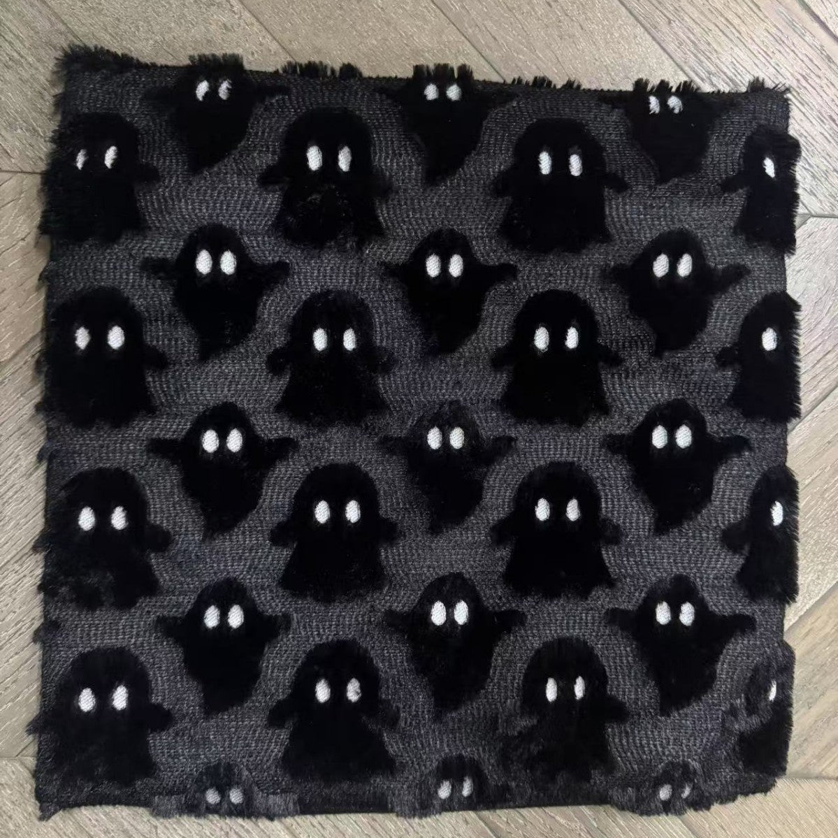 👻 Spooky & Soft Halloween Ghost Pillowcase